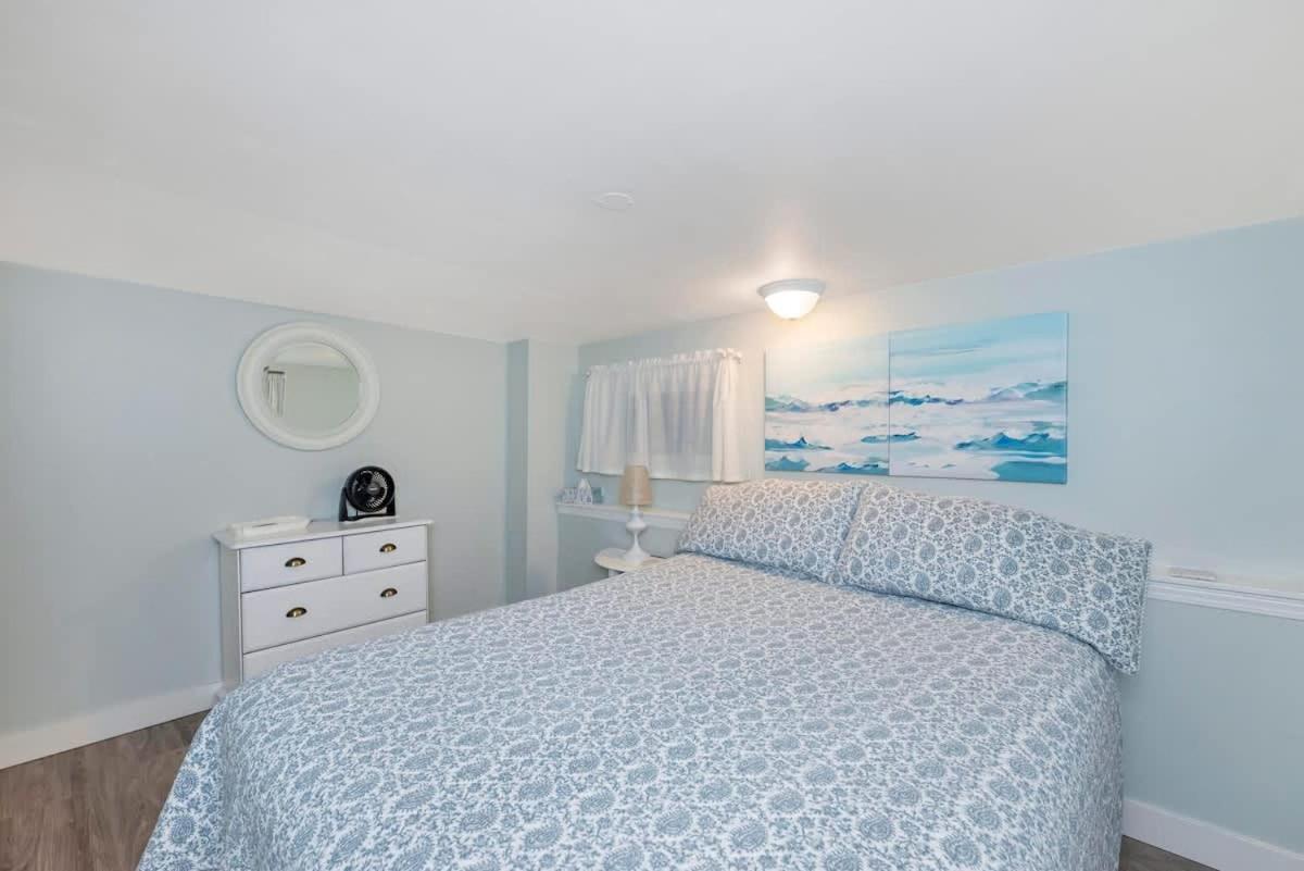 Quaint 1 Bedroom Lower Suite In Victoria, Bc Dış mekan fotoğraf