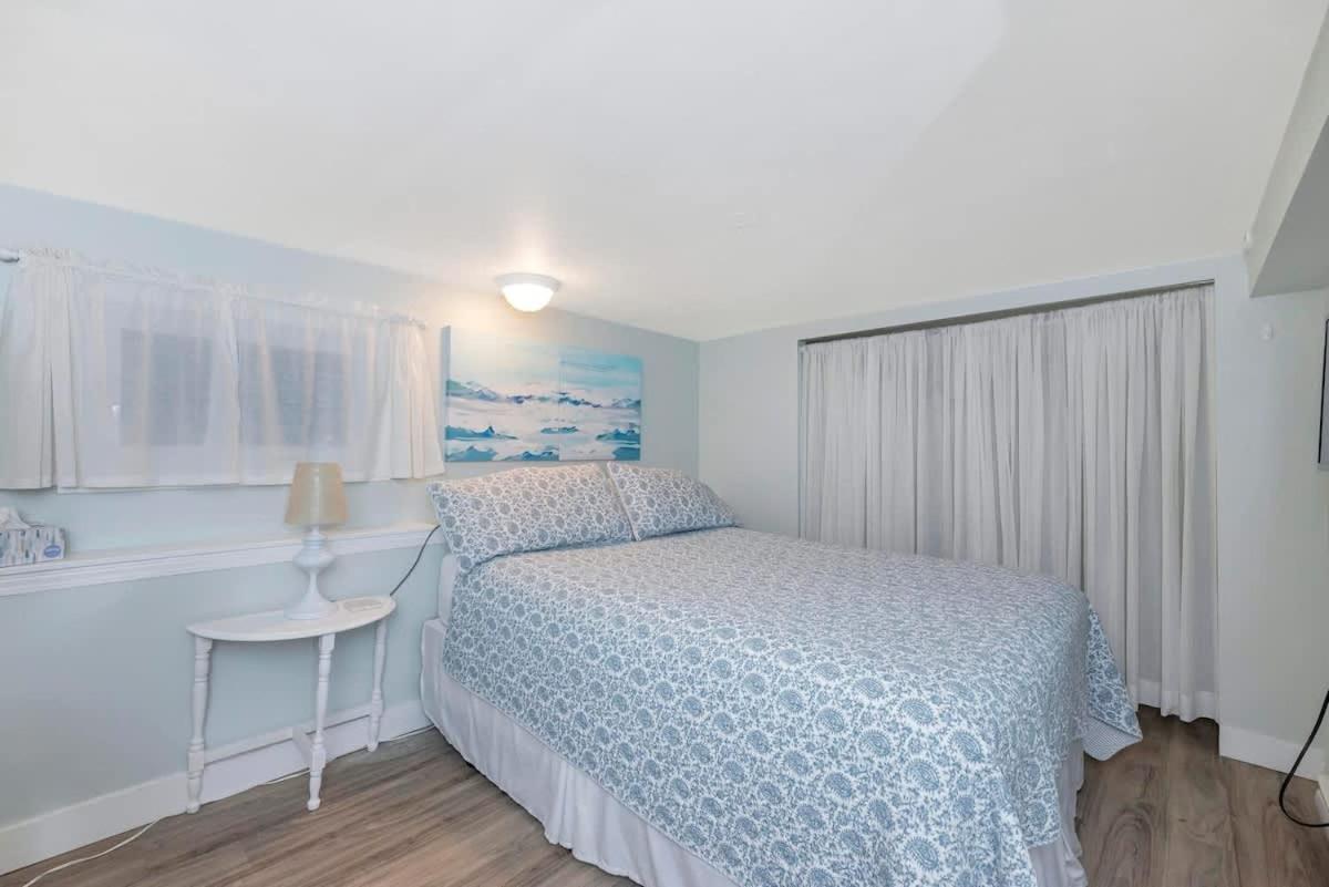 Quaint 1 Bedroom Lower Suite In Victoria, Bc Dış mekan fotoğraf