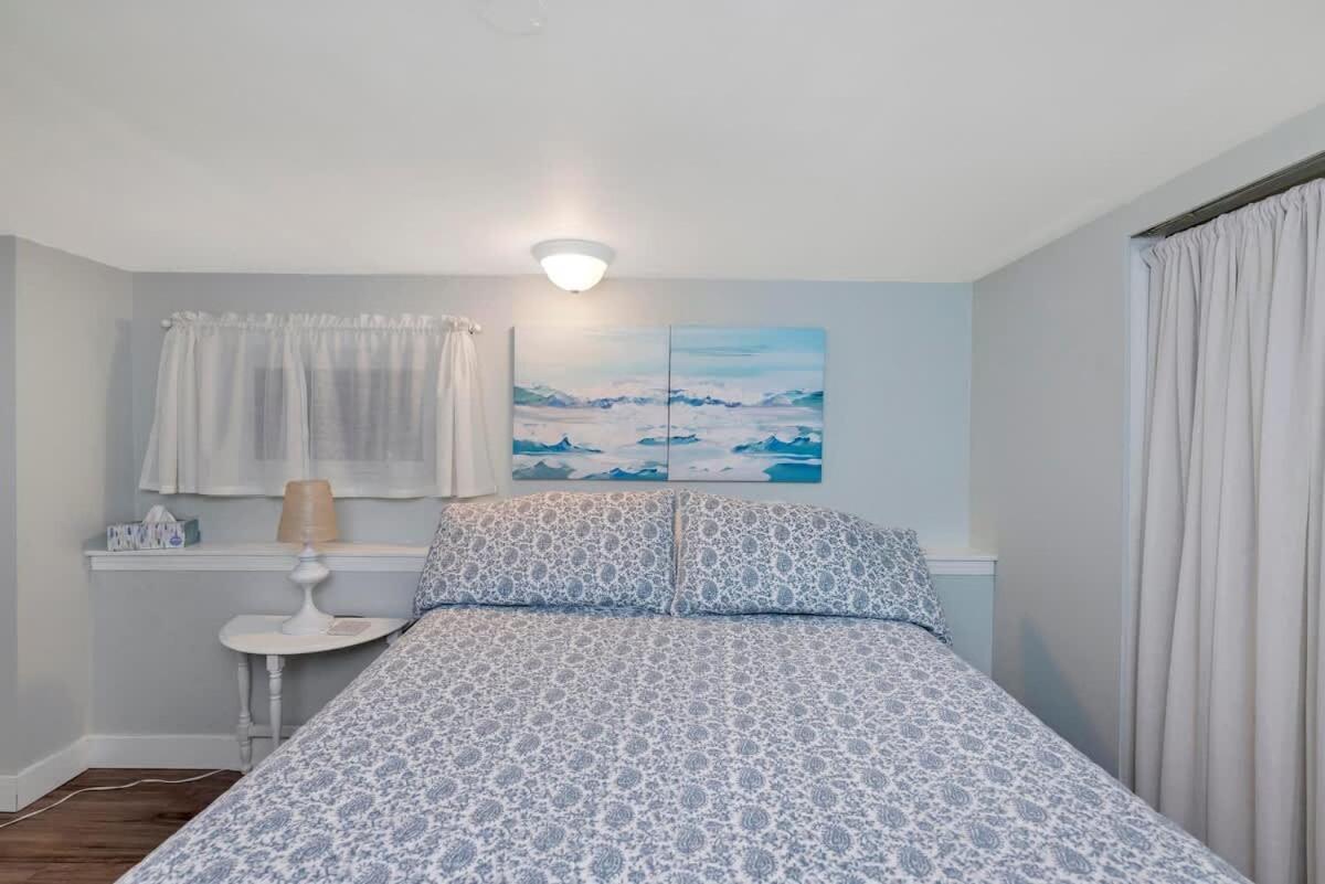 Quaint 1 Bedroom Lower Suite In Victoria, Bc Dış mekan fotoğraf