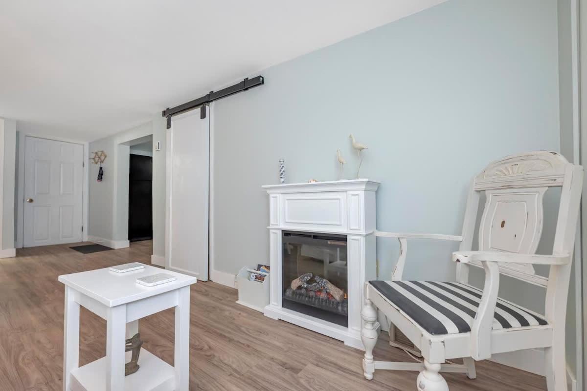 Quaint 1 Bedroom Lower Suite In Victoria, Bc Dış mekan fotoğraf