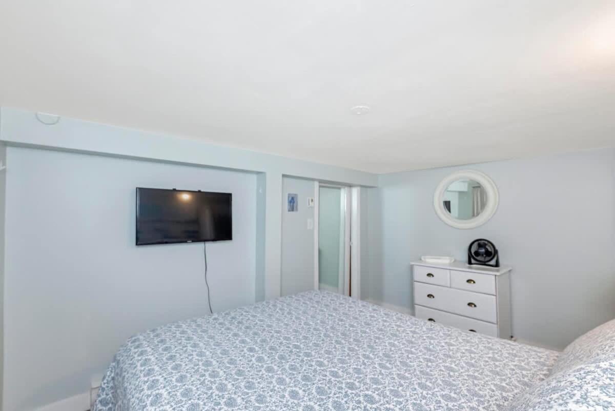 Quaint 1 Bedroom Lower Suite In Victoria, Bc Dış mekan fotoğraf